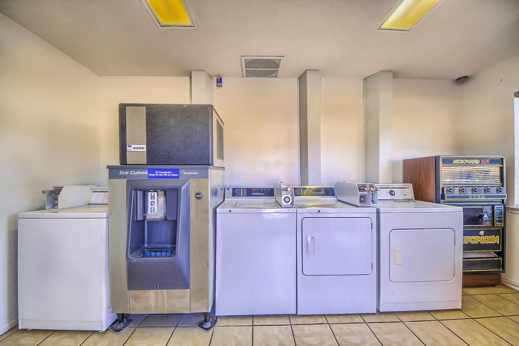 Hillcrest Inn&Suites Ozona Buitenkant foto